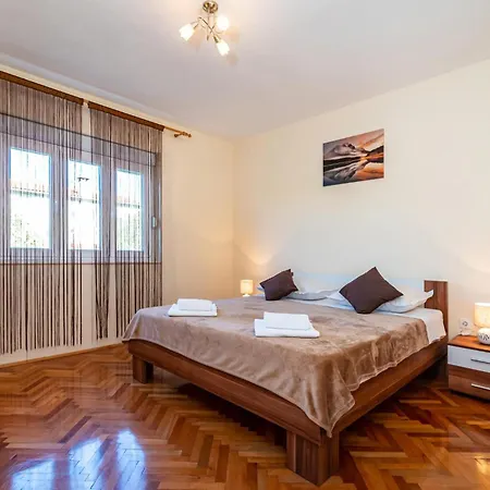 Two-bedroom In Sokusan Feriehus Sukošan