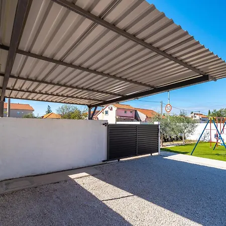 Two-bedroom In Sokusan Feriehus Sukošan