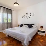 Two-bedroom In Sokusan Vakantiehuis Sukošan