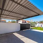 Two-bedroom In Sokusan Vakantiehuis Sukošan