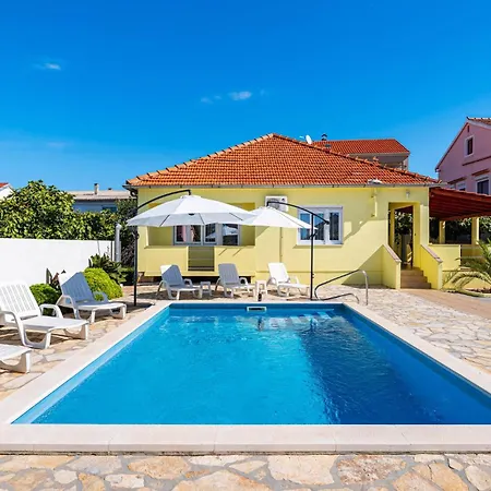 Ferienhaus Cozy In With Outdoor Swimming Pool Sukošan