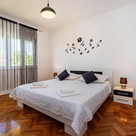 Two-bedroom In Sokusan Ferienhaus Sukošan