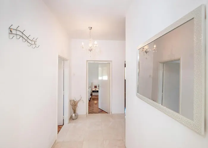 Two-bedroom In Sokusan 펜션 Sukošan