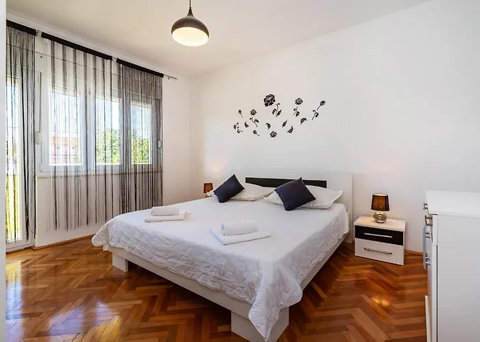 Two-bedroom In Sokusan 펜션 Sukošan